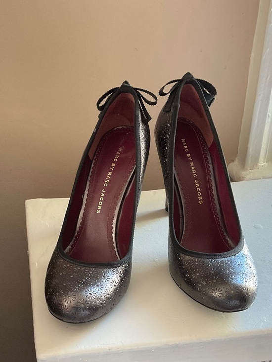 Marc By Marc Jacobs Shoes - Marc Jacobs Silver Pumps sz 7.5